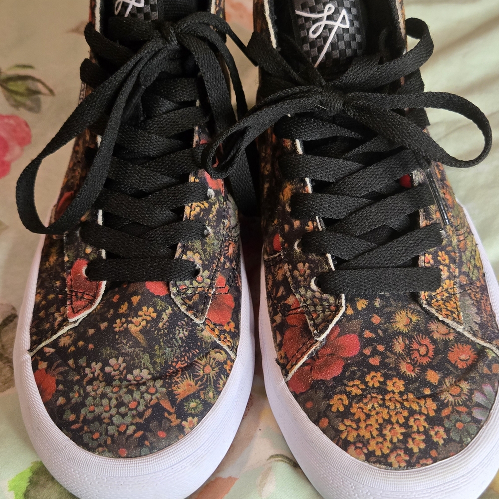 Vans Black and Red Sneakers Low-Top Casual